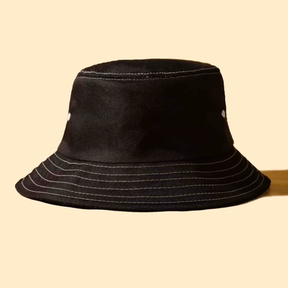 Black bucket hat